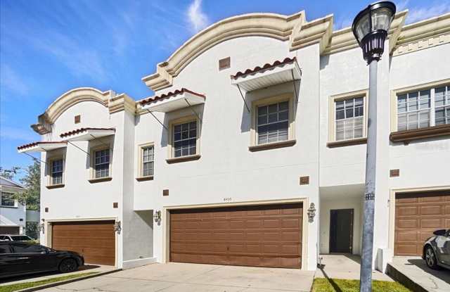 Luxury 2-Car garage Townhome in Temple Terrace Gallery 1