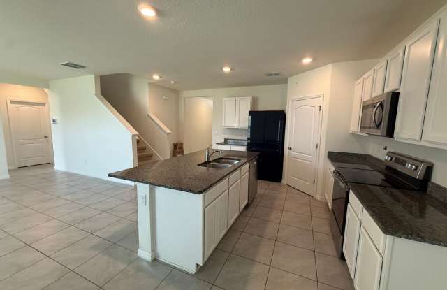 BEAUTIFUL 5 BEDROOM, 3 BATH SINGLE FAMILY HOME IN WESTRIDGE PARK IN ZELLWOOD Gallery 4