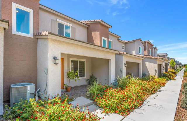 Modern Gated Townhome with Contemporary Finishes & Two-Car Garage! Gallery 4