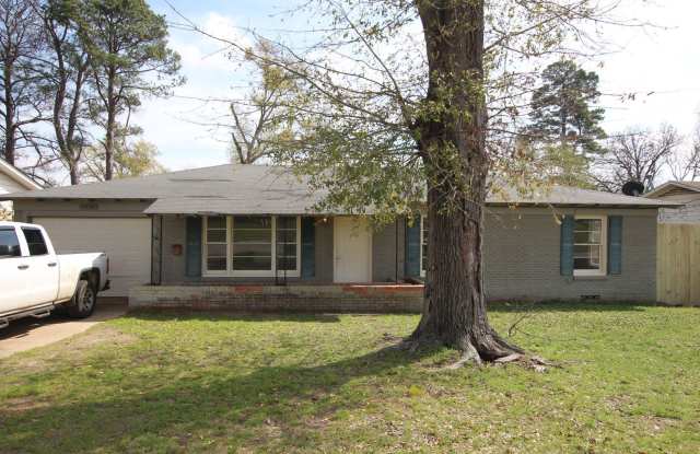 Coming Soon! 3 Bed 1.5 Bath Home Near TJC! photos photos