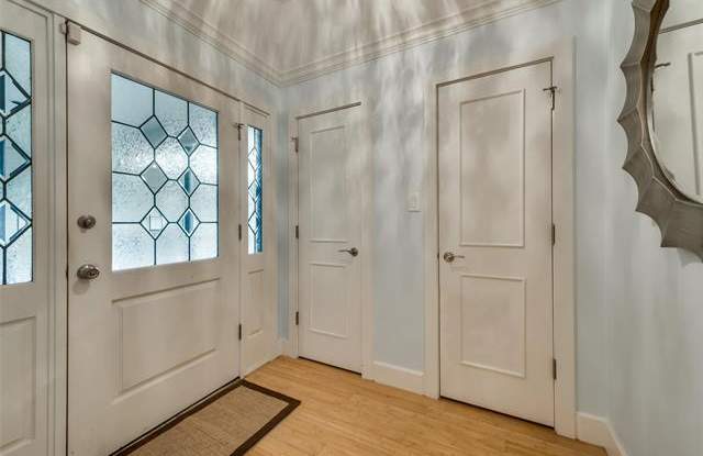 6033 Hillcrest Avenue Gallery 4