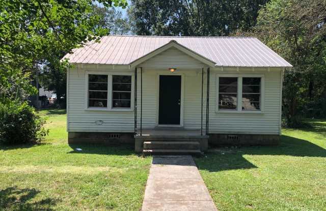 213 Van Voris St Batesville, MS - 213 Van Voris Street, Batesville, MS 38606