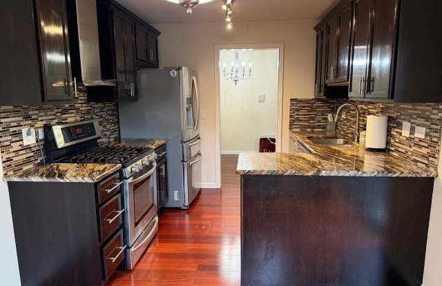 220 Hawthorne Court Gallery 3