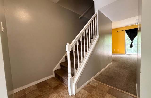 Great 3 bed 2.5 Bath on South Side of Bloomington! photos photos