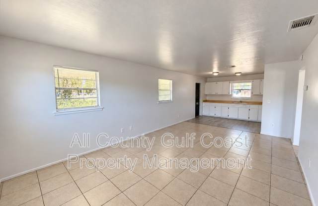 1905 57th Ave W Gallery 3