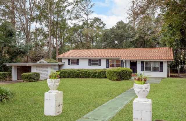 Large 4 Bedroom House photos photos