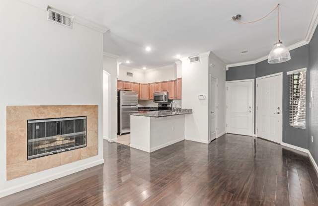 STUNNING UPDATED 1 BED / 1 BATH BILTMORE AREA CONDO photos photos