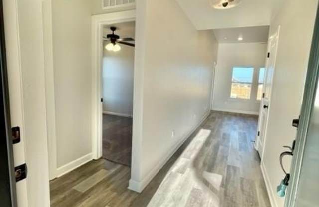 2902 Gulliver Street Gallery 4