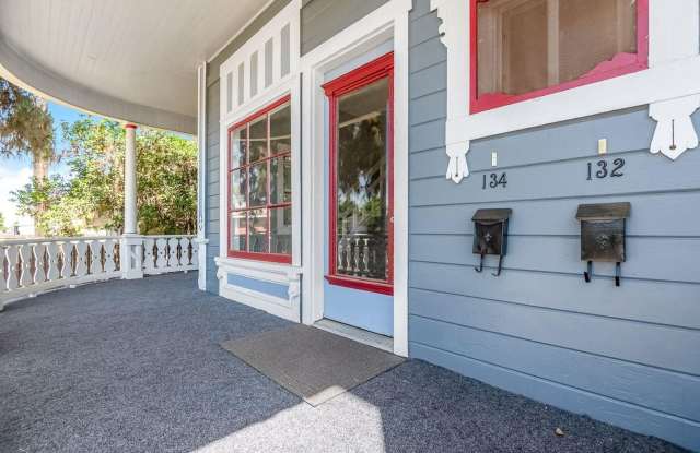 1 bedroom 1 bath walking distance to downtown Hanford Gallery 3