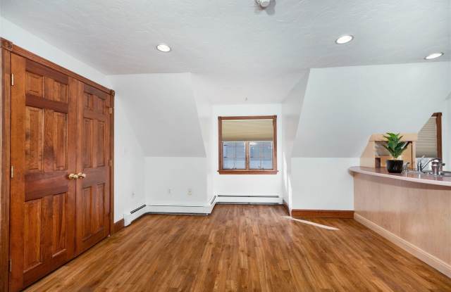 124 Gardiner Road Gallery 2