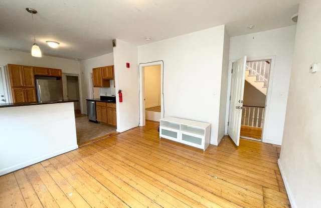 Beautiful 4-Bed on Delle Ave — Newly Renovated | In-Unit Laundry | Prime Mission Hill Location Gallery 4