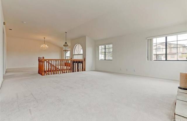 1730 Mathews Avenue Gallery 3