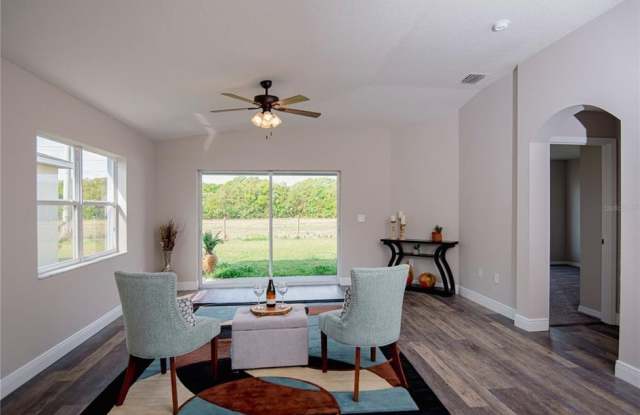 8002 Carriage Pointe Dr - 8002 Carriage Pointe Drive, Gibsonton, FL 33534