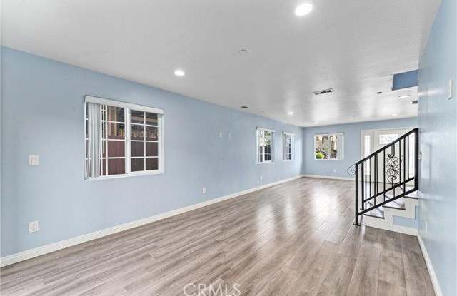 435 Cerritos Avenue Gallery 3