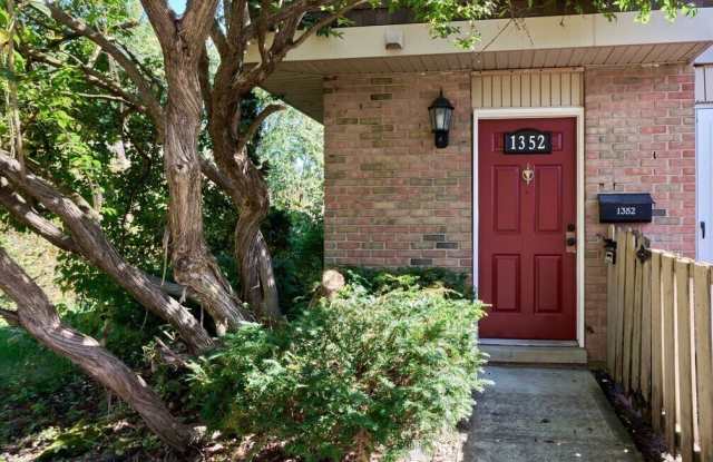 1352 Tishman Lane Gallery 1