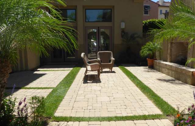 Conveniently located 3 BR, 3 Bath townhome in Coronado Ranch, close to everything. photos photos