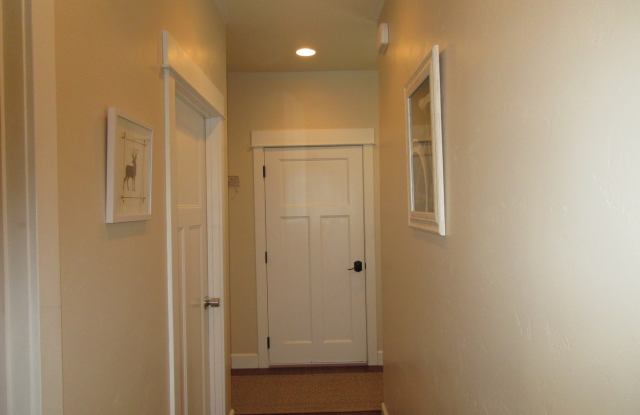 2 Bed 2 Bath Furnished Duplex Gallery 4
