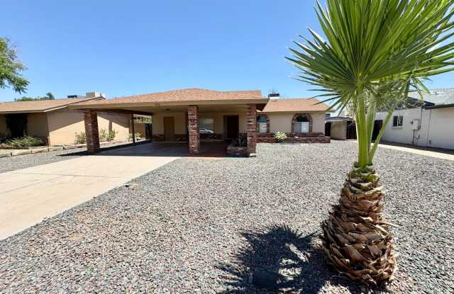 3 Bedroom / 2 Bath Single Level Home in Phoenix. NO HOA! photos photos