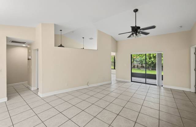 3 Bed / 2 Bath Home for Rent in Fort Myers Gallery 3