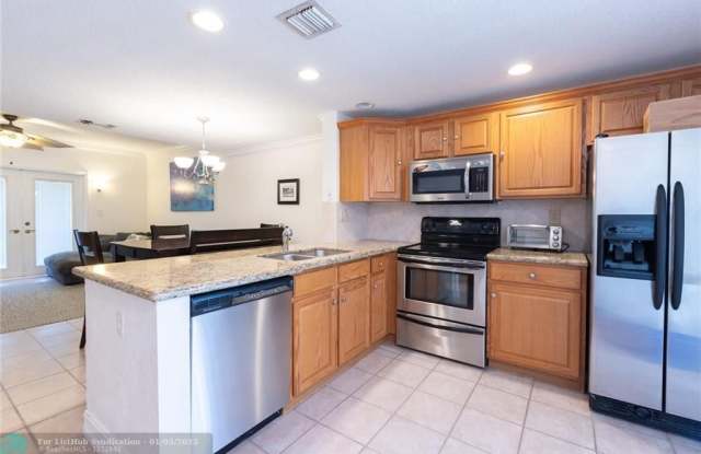 2863 NE 15th St - 2863 Northeast 15th Street, Pompano Beach, FL 33062