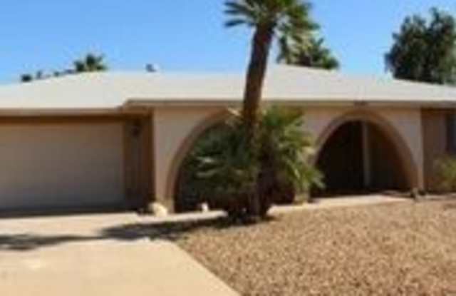9447 North 41st Drive Gallery 4