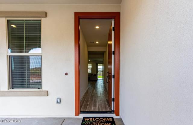 21283 W EDGEMONT Avenue Gallery 3