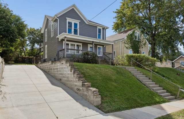 Renovated Midtown Home | 5 Bed, 2 Bath | Hardwoods, Central Air, W/D Included Gallery 3