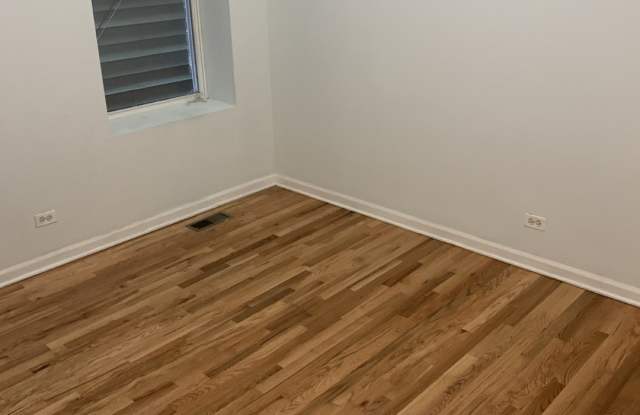 1709 West Erie Street Gallery 4
