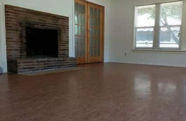 618 Edmonds Way Gallery 2