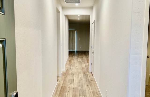 4/2 Century Home In Madera Gallery 4