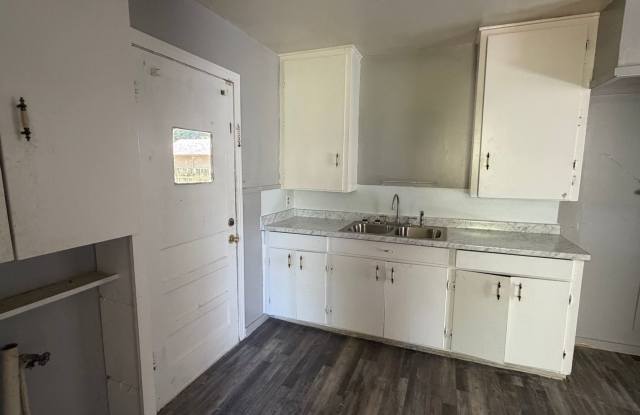 Cute 2 Bedroom Home Gallery 4