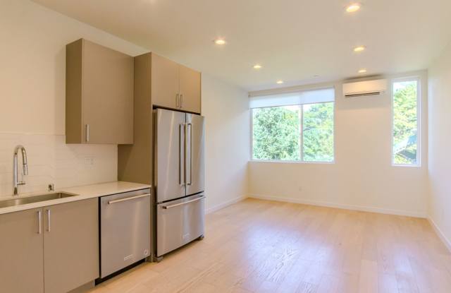 2bd/2ba Seattle Townhome Gallery 3