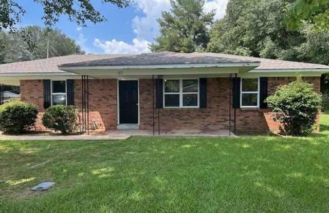 101 Normandy Ave, Batesville MS - 101 Normandy Avenue, Batesville, MS 38606