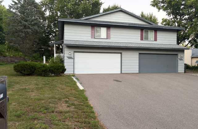 Modern Updated 3BR Twin Home in Eden Prairie Gallery 4