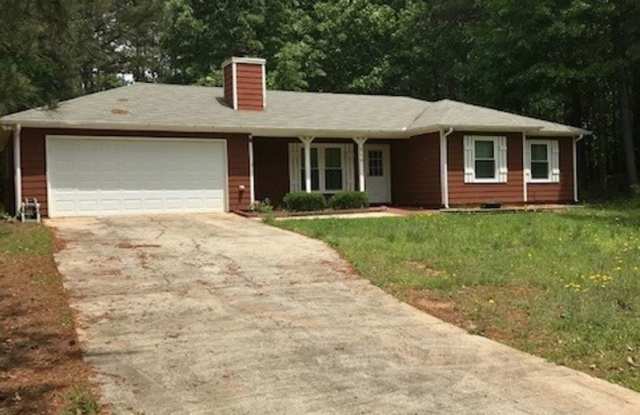 210 Wagon Wheel Trl: Desirable 3bd, 2ba Ranch with Large, Fenced-in Lot Available for Rent in Senoia! AVAILABLE AUG 2025! photos photos