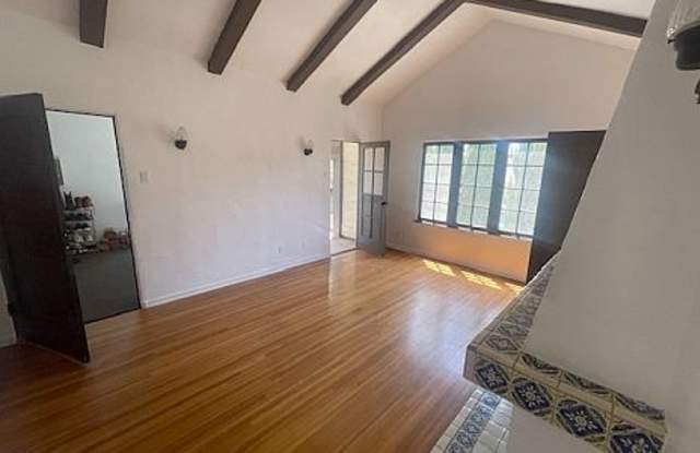235 1/2 Orizaba Ave photos photos