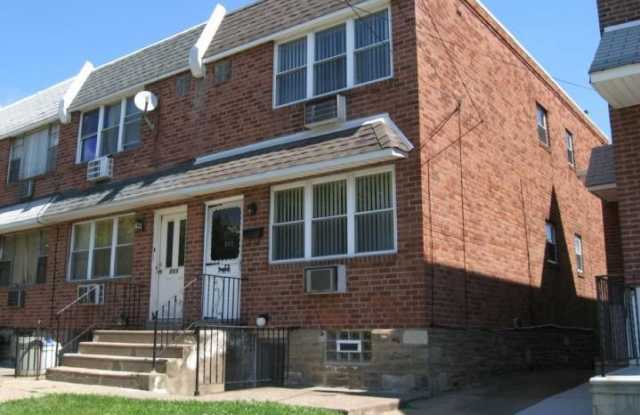 553 FANSHAWE Street unit: 1St Fl - 553 Fanshawe Street, Philadelphia, PA 19111