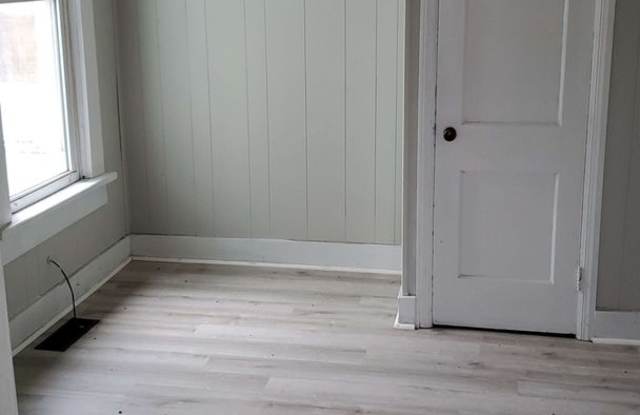 Quaint 2 bed 1 bath close to everything; University of Dayton, Sinclair, Miami Valley Hospital Gallery 3