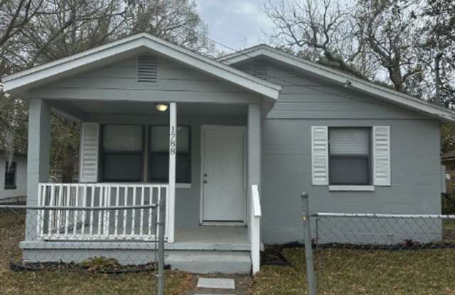 Renovated** Move in Ready** 3/2 Single Family home : Available Now! photos photos Renovated** Move in Ready** 3/2 Single Family home : Available Now! photos photos