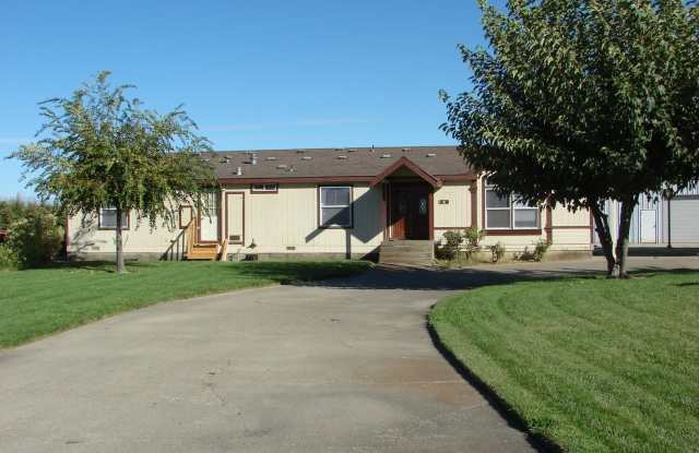 4 Bedroom in Arboga! Available Now! - 905 Plumas Avenue, Yuba County, CA 95961