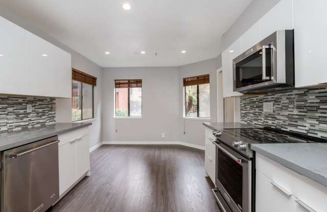 2 Bed / 2.5 Bath pet friendly condo near downtown San Carlos with two parking spaces. YouTube tour! photos photos 2 Bed / 2.5 Bath pet friendly condo near downtown San Carlos with two parking spaces. YouTube tour! photos photos