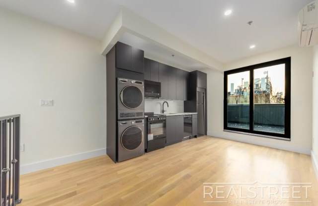 1410 Lincoln PL Gallery 3