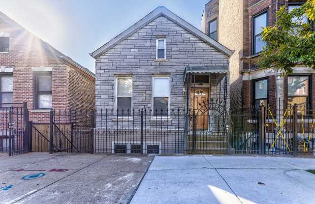 2315 W 21st Street Gallery 1