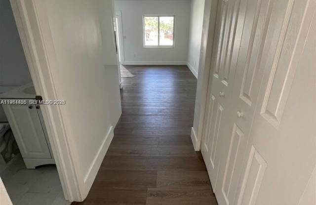 2854 SW 37th Ave photos photos