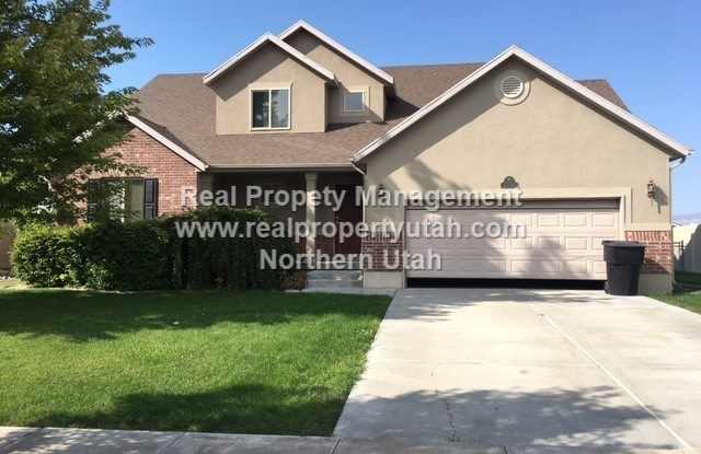 4 Bedroom Home in Clinton! Gallery 1