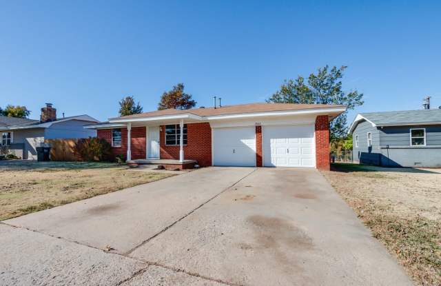 Three bed/one bath home backs up to Chisholm Trail Park Gallery 4
