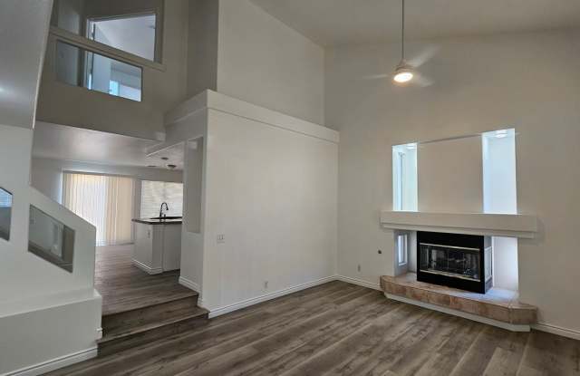 4 Bedrooms near Silverado Ranch! Gallery 4