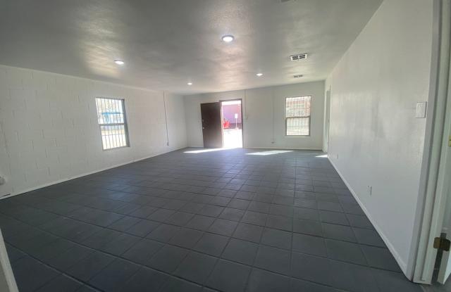 Commercial Space for Business Office/Warehouse. Off Montana and Turf Ave. Only $1995.00 monthly photos photos