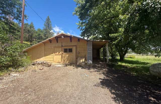 3 bedroom 1.5 bath on 5 acres. Gallery 1