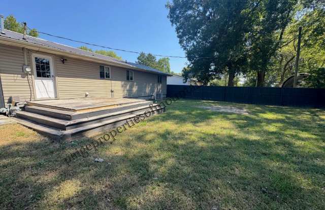 3 bedroom, 2 bath on a Corner Lot Gallery 3